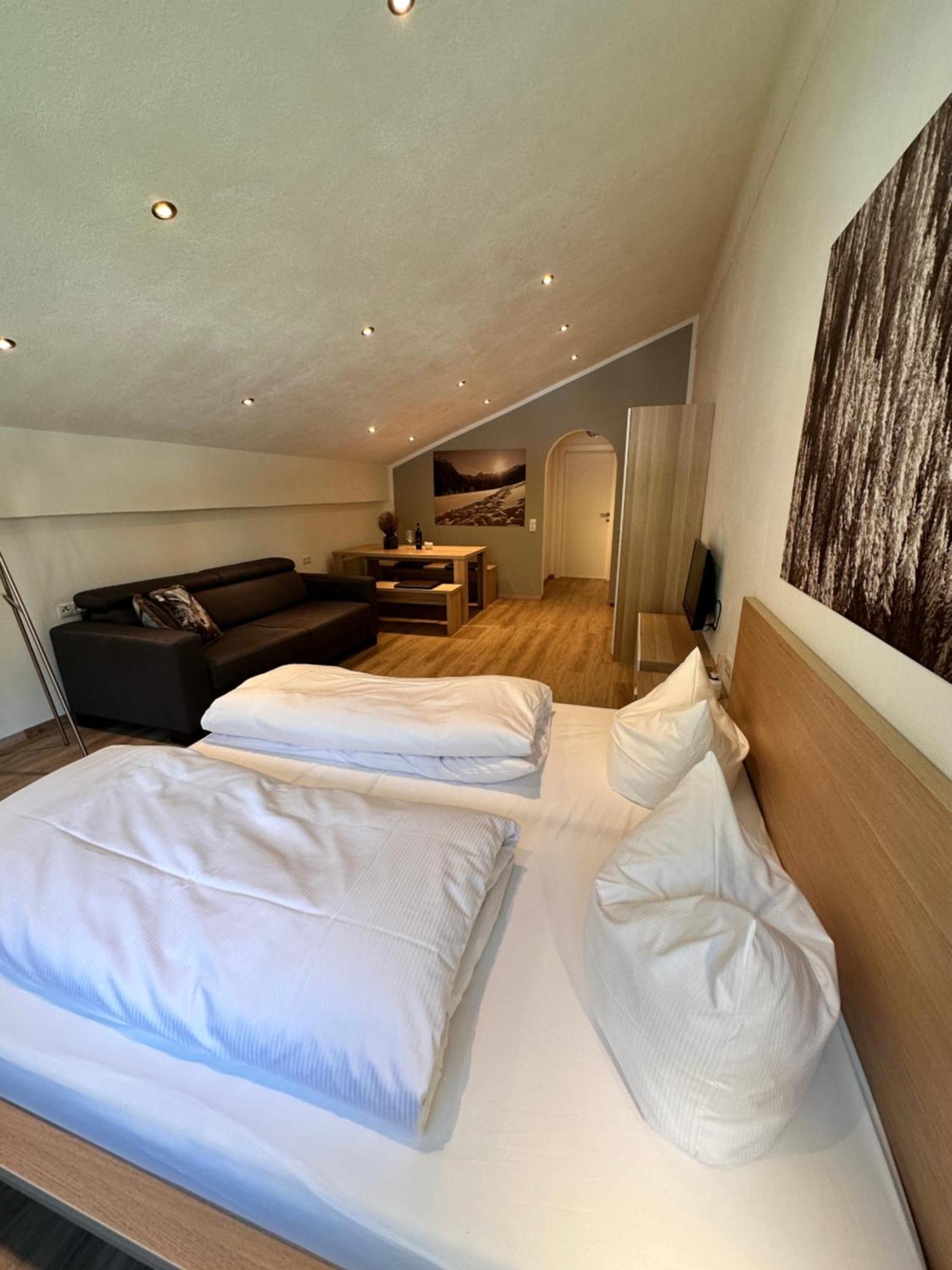 Zentrum Appartements Lorenzin ガシュルン エクステリア 写真