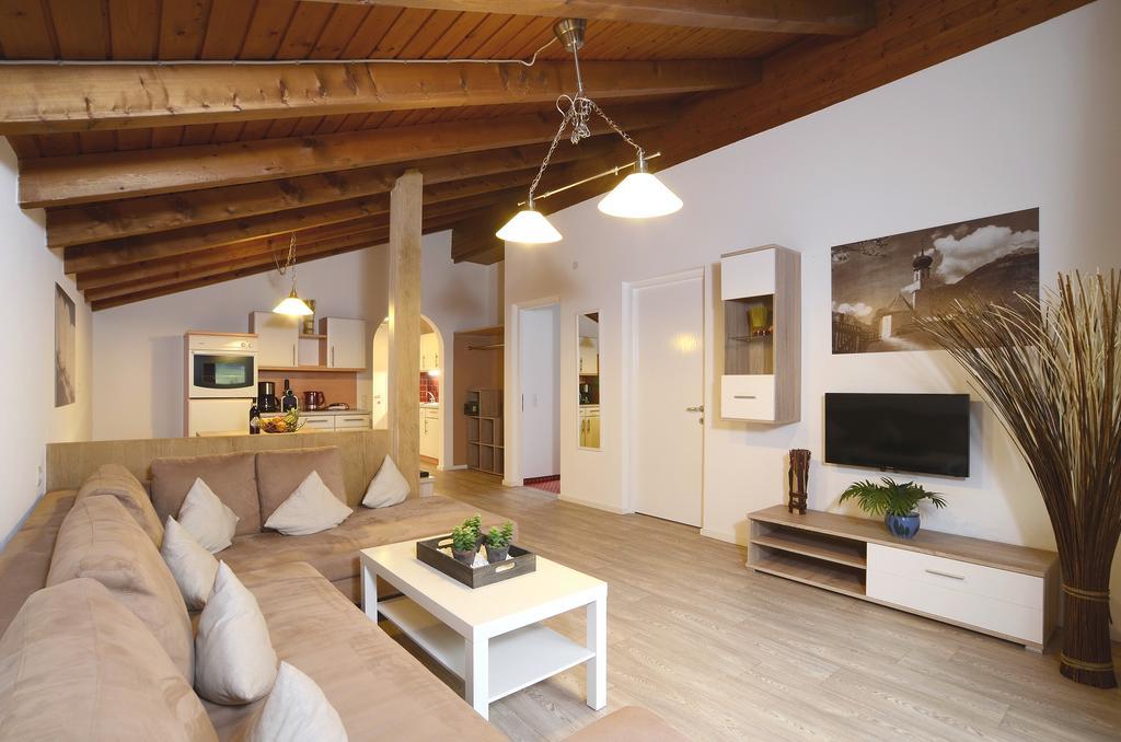 Zentrum Appartements Lorenzin ガシュルン エクステリア 写真